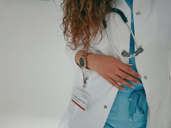 Comment les huiles essentielles transforment notre bien-être mental